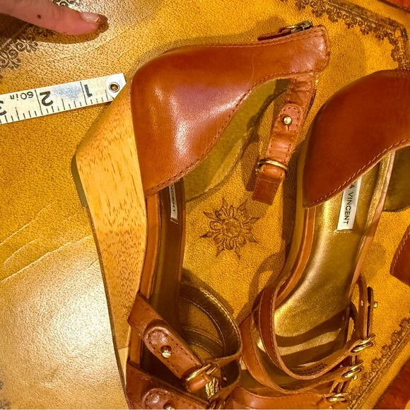 Cynthia Vincent Leather Wedge Sandals Size 9 MSRP $298 - Picture 8 of 8